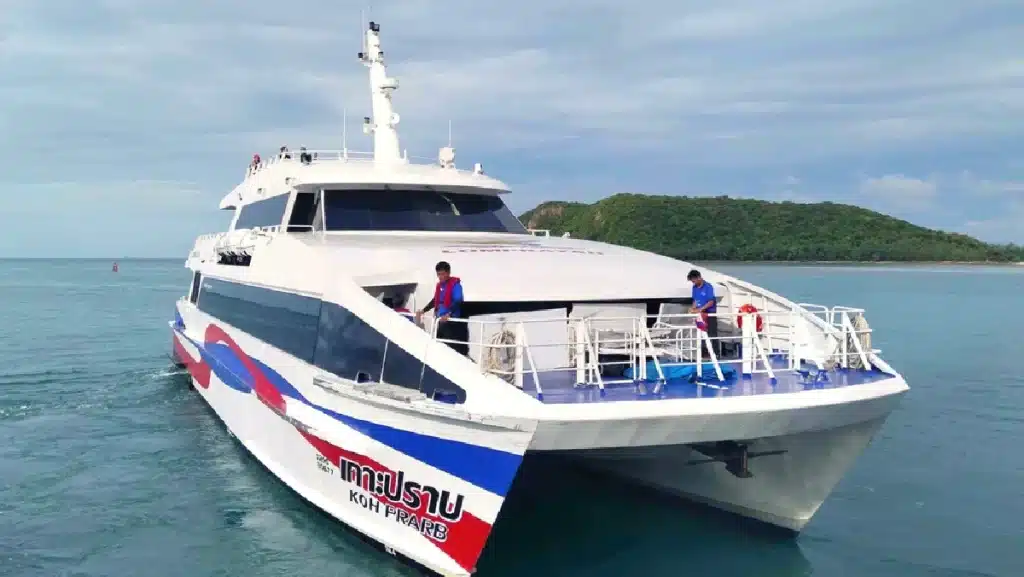 Koh Phangan to Koh Tao Lomprayah ferry Thong Sala pier 2026
